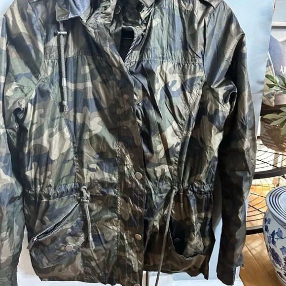 YMI camo jacket women size L - Picture 4 of 4